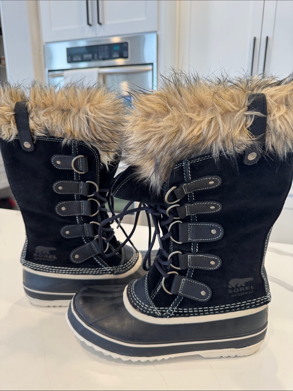 Sorel Black Boots with Tan Faux Fur Sz.10